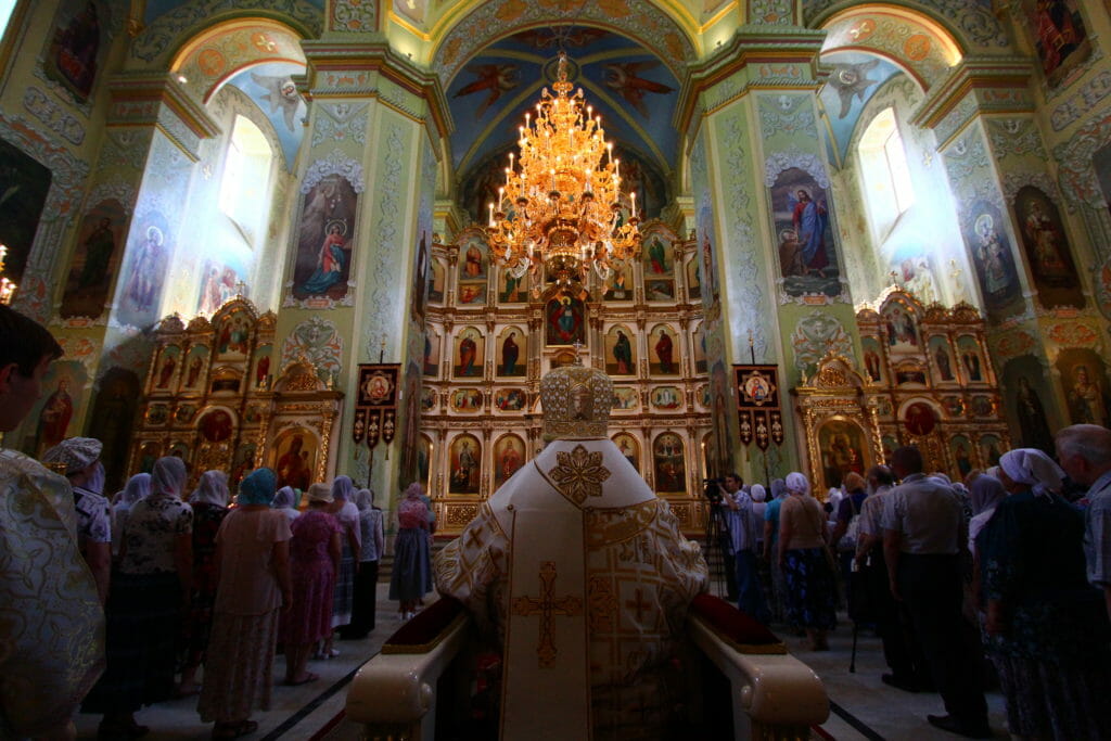 PaTRAM Choir sings at the Divine Liturgy at Pokrovsky Sobor in Saratov.